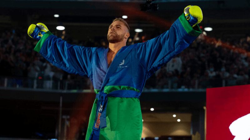 Billy Joe makes his way to the ring against Canelo