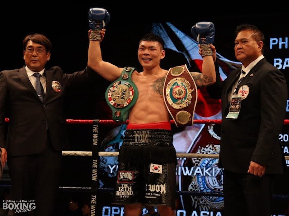 Deok No Yun with his titles