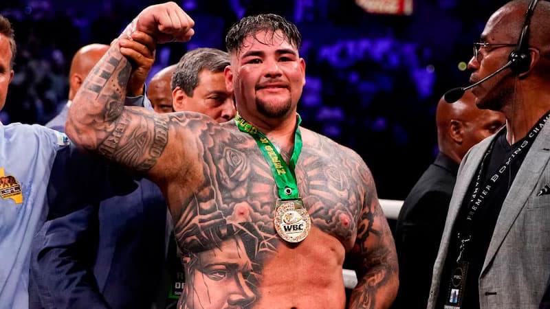 Andy Ruiz Jr with WBC medal