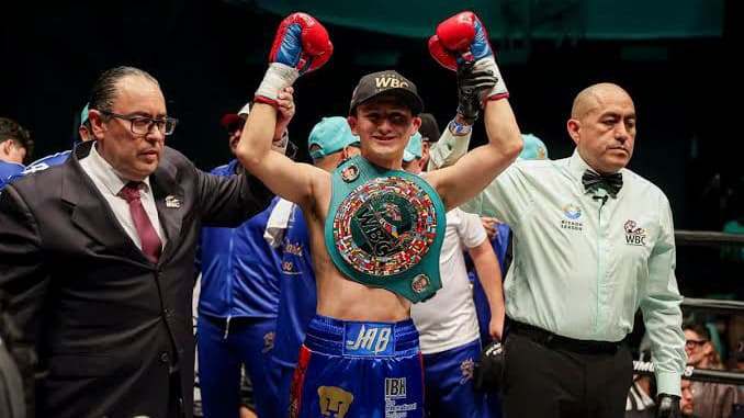 David Rey Picasso with WBC Silver belt
