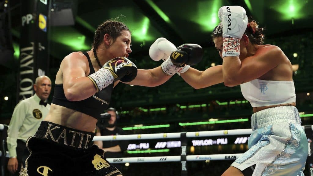 Katie Taylor decisioning Flora Pili