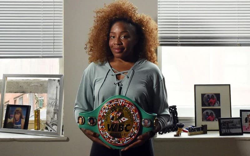 Franchon Crews Dazurn WBC Belt at Home