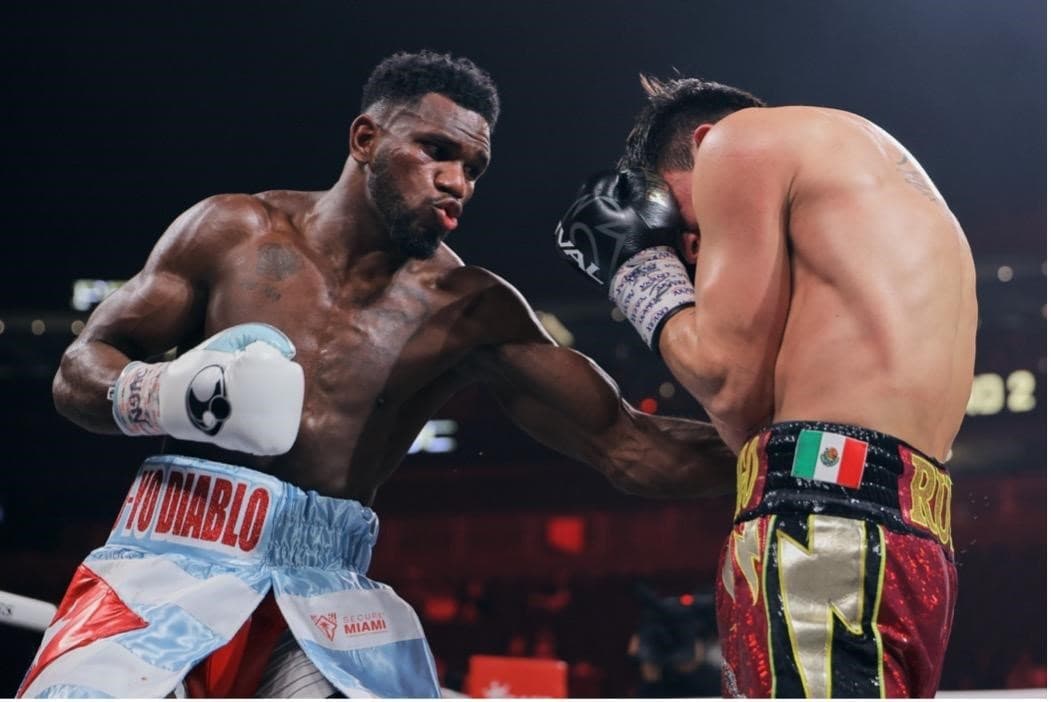 Yoenlis Hernandez Left Hook