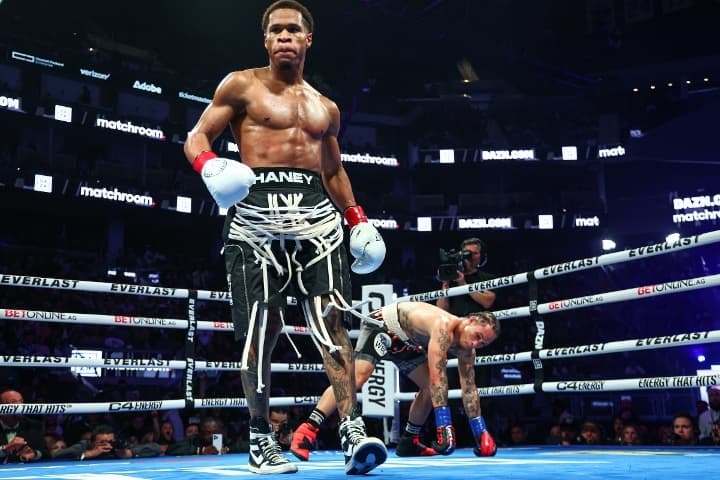 Devin Haney vs Regis Prograis Knockdown