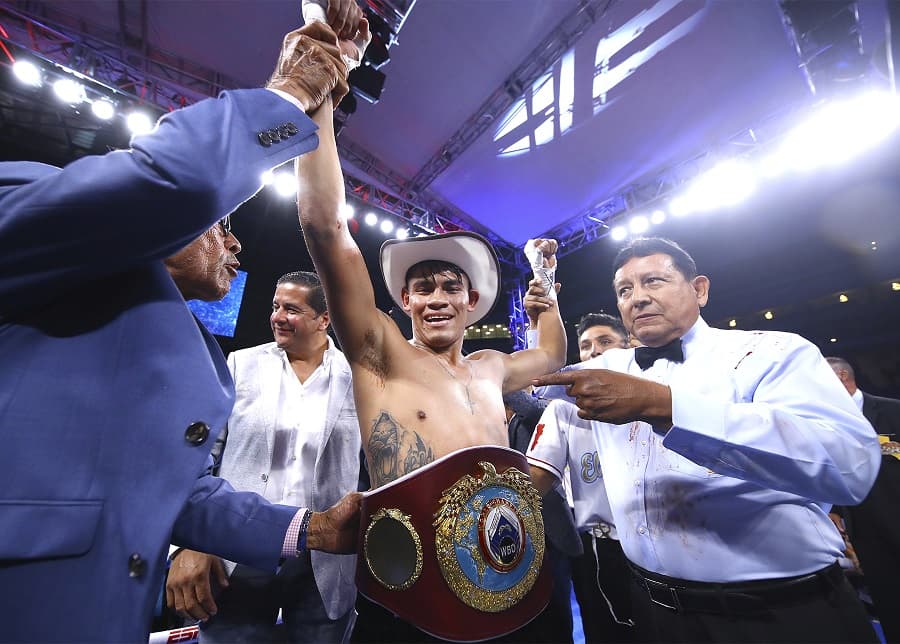 Emanuel Navarrete WBO Belt