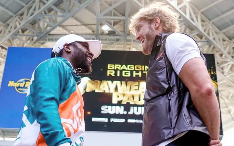 Floyd Mayweather vs Logan Paul Laughing