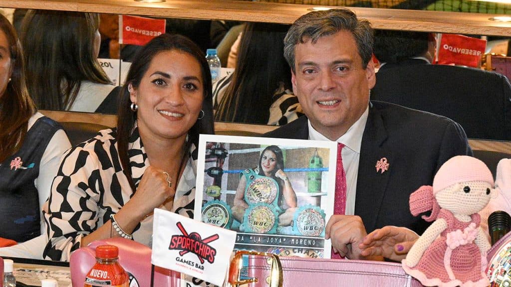 Esmeralda Moreno With Mauricio Sulaiman