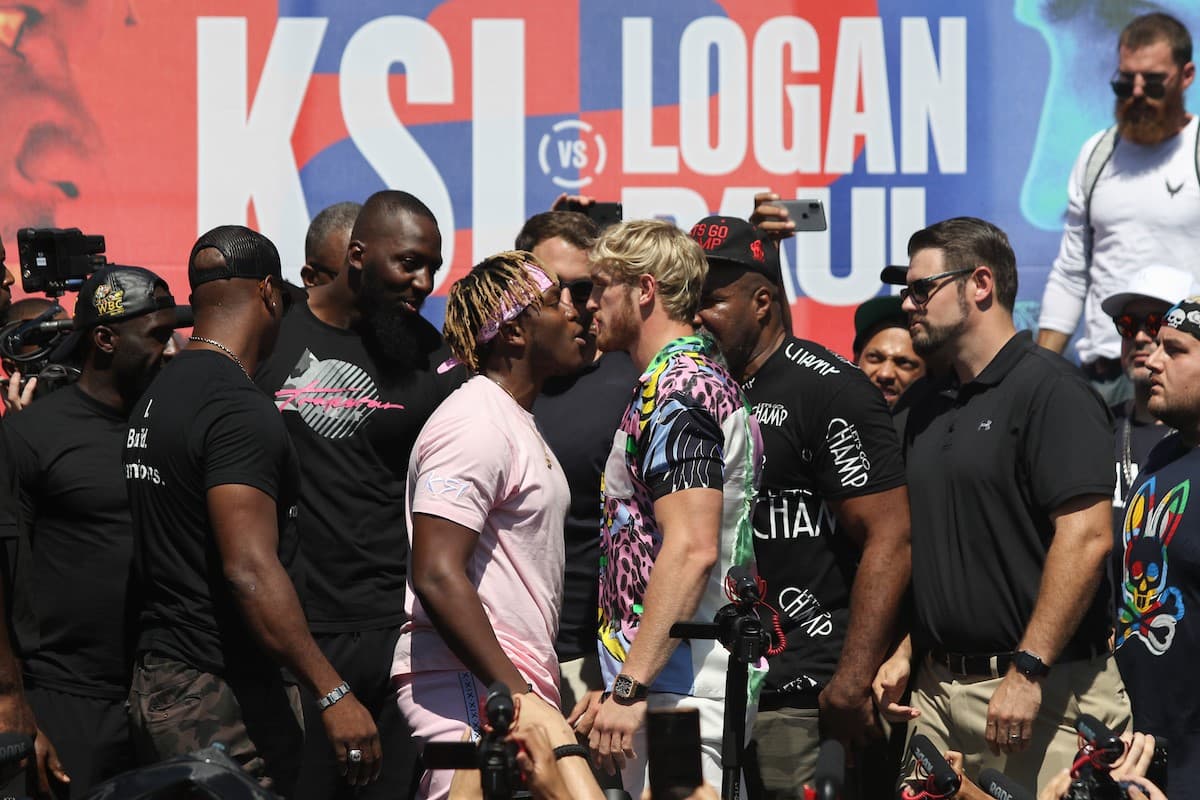 Ksi and Logan Paul Outside