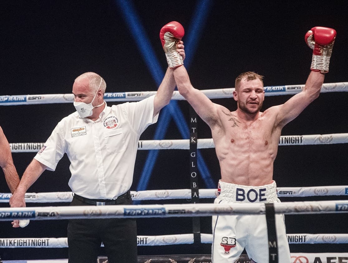 Maxi Hughes Win