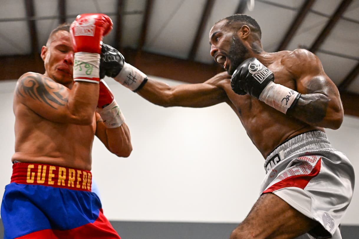 Mickey Bey vs Oscar Escandon