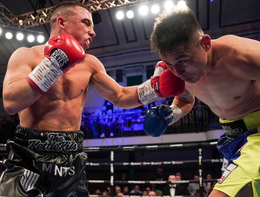 Nick Ball vs Jesus Eduardo Ramirez Rubio Left Hook