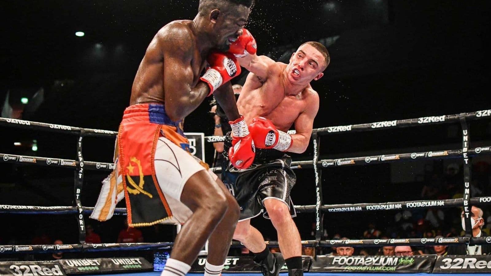 Nick Ball vs Nathanael Kakololo Right Hand