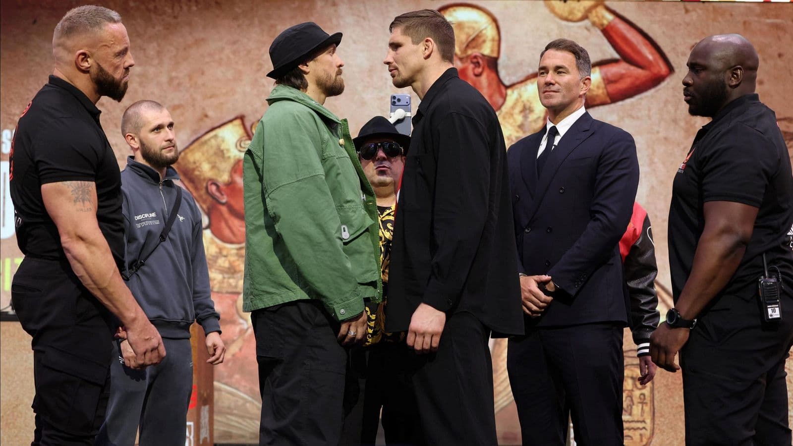 Oleksandr Usyk vs Rico Verhoeven Faceoff