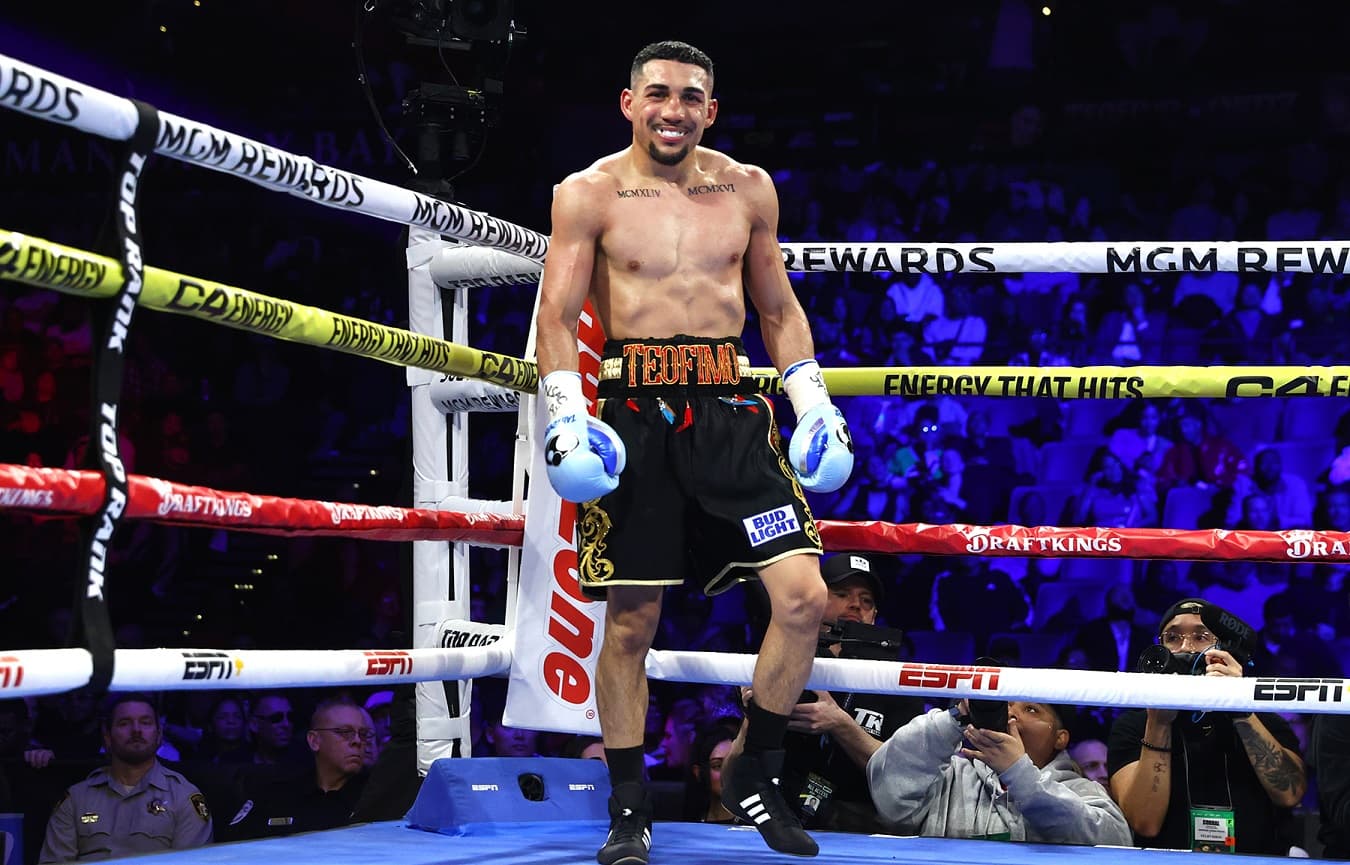 Teofimo Lopez vs Jamaine Ortiz Smiling