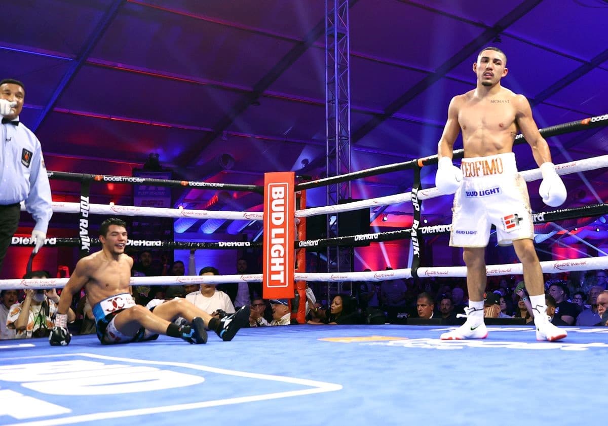 Teofimo Lopez Stops Pedro Campa