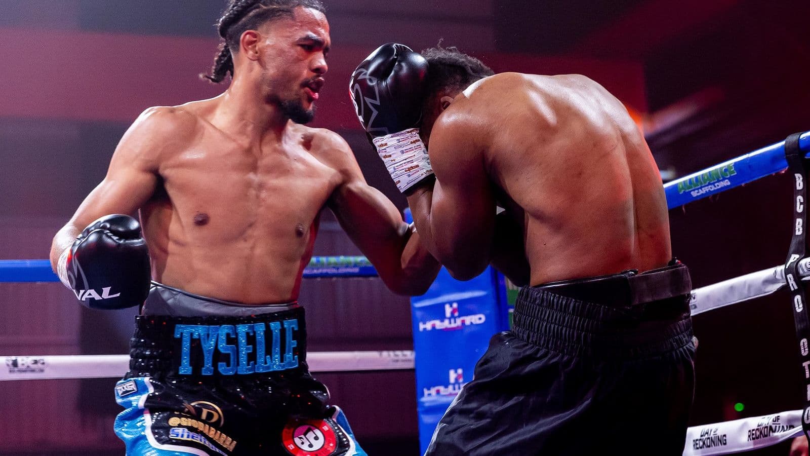 Tyselle Walfall Left Hook