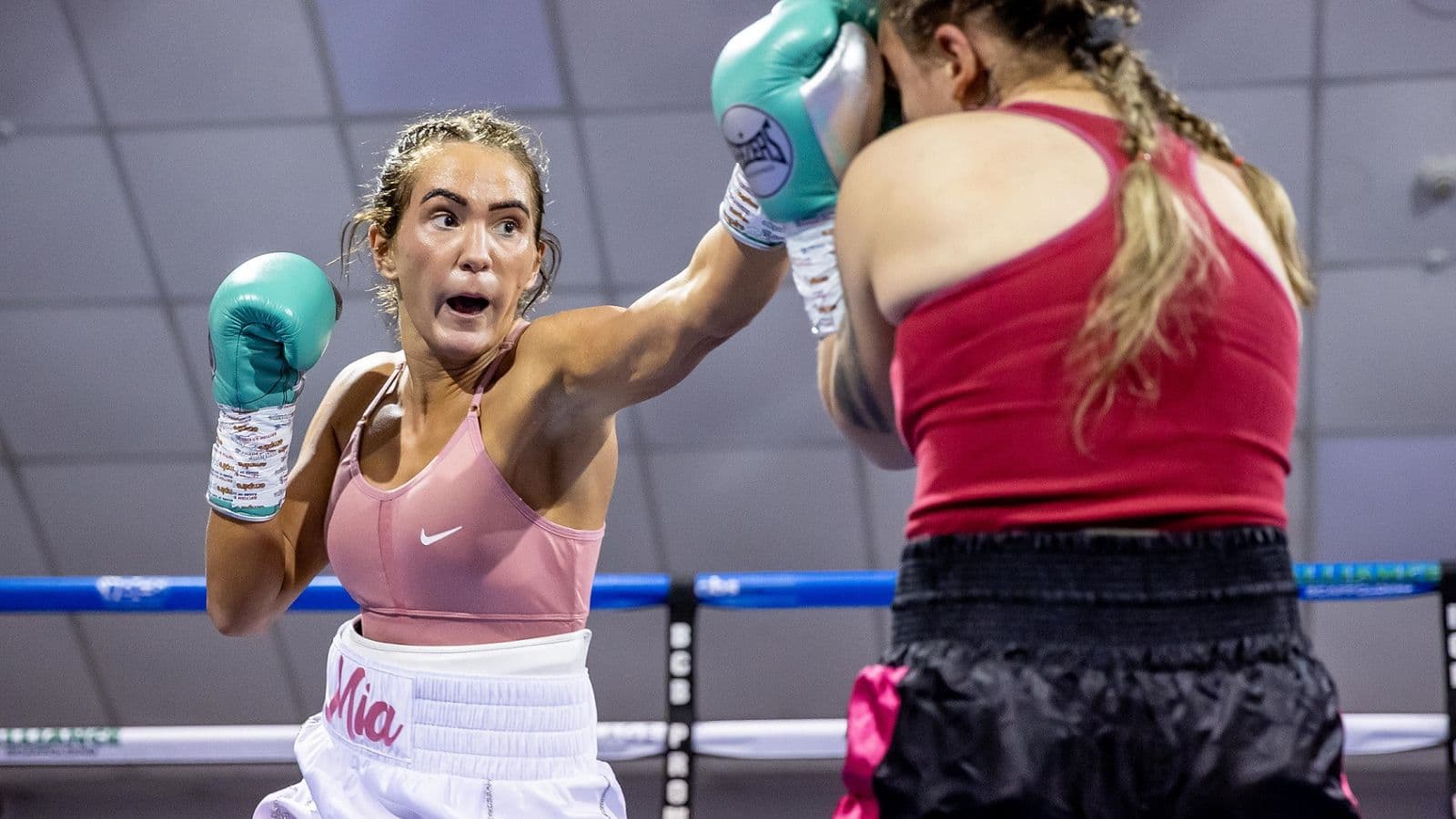 Mia Holland Pro Debut Fight