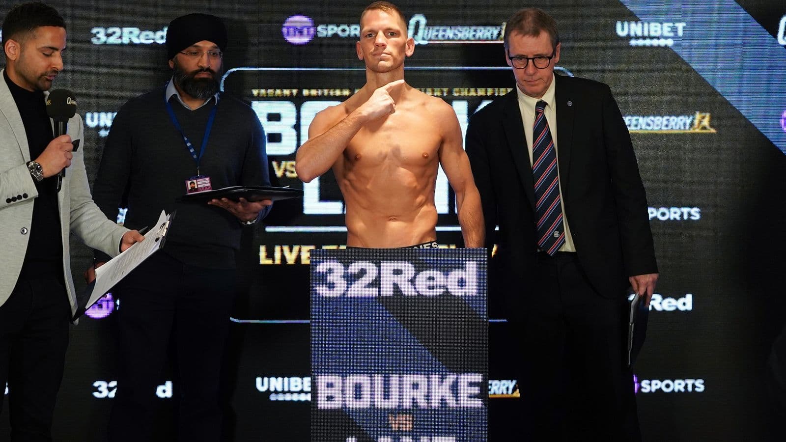 Ash Lane vs Chris Bourke