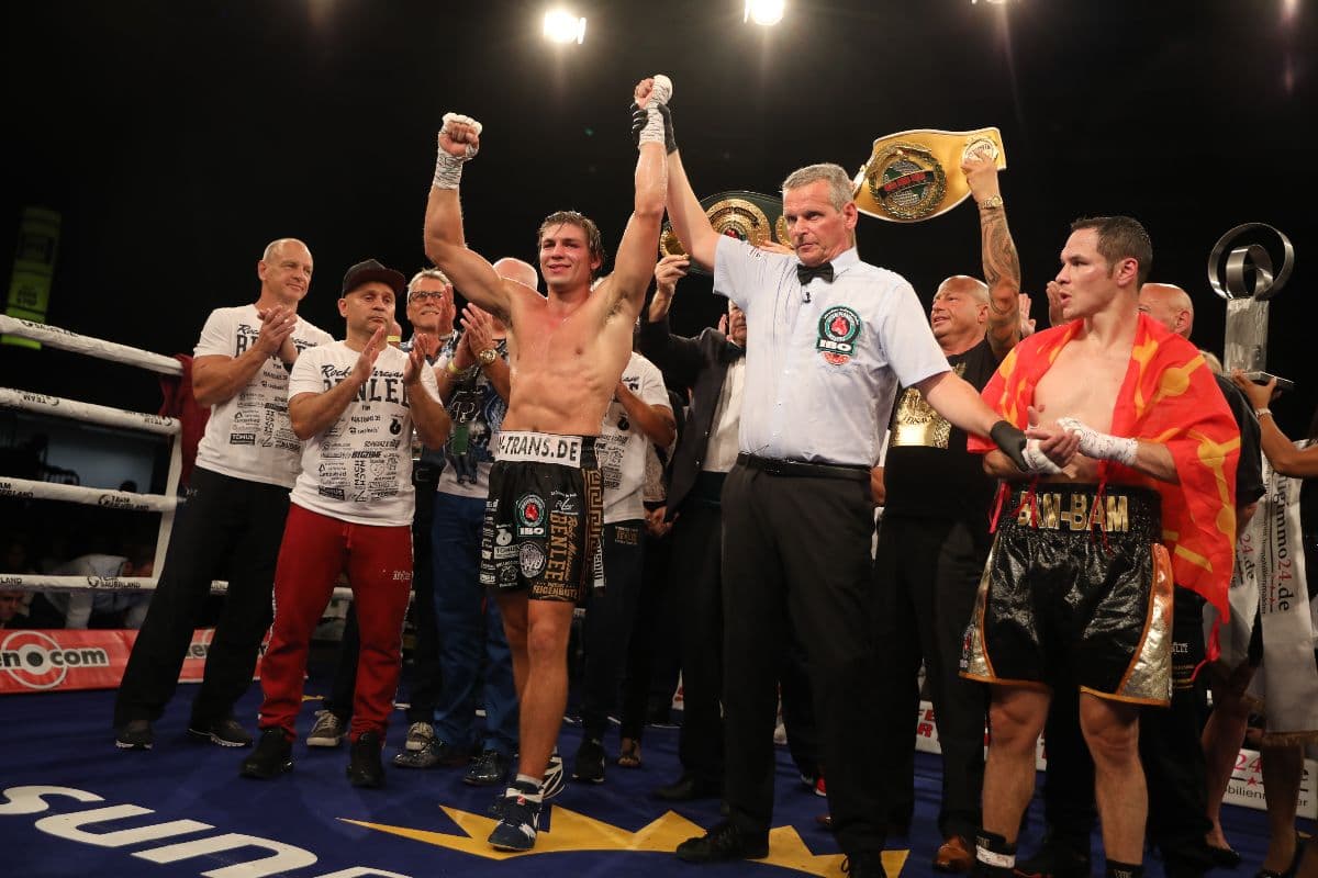 Vincent Feigenbutz Beats Cesar Nunez