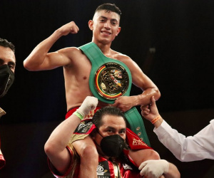 Angel Ayala wins WBC FECARBOX Flyweight title Luis “Chapo” Castro “Camaleon” highlights results report full fight watch youtube
