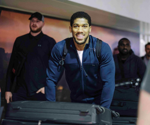 Anthony Joshua lands in Saudi Arabia for Andy Ruiz Jr rematch