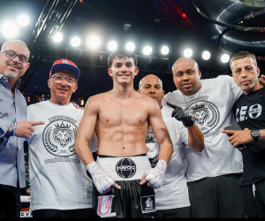 Carlos De Leon Castro KOs Carl Rogers on Matchroom Boxing event boxrec dazn matchroom boxing puerta rico boxer amateur record career interview pro boxing boxlam