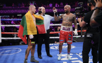 Eimantas Stanionis vs Luis Collazo ends in a no-decision after an accidental headbutt injured Collazo in the fourth round