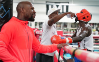 Richardson Hitchins hails influence of Floyd Mayweather and Gervonta Davis ahead of Argenis Mendez clash