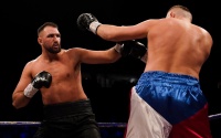 Hughie Fury apologises to crowd after fight stopped suddenly in first round wiki boxrec tyson cousin tommy peter trainer win watch fight highlights