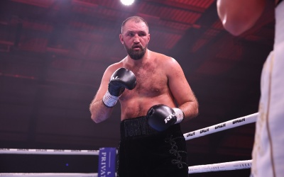 Heavyweight Hughie Fury joins GBM Sports izzy asif boxrec wiki tyson cousin peter trainer father dad uncle who family nathan gorman