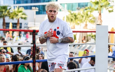 Jake Paul favourite in overdue clash with Tommy Fury ferbruary 25th fight time date tv channel how to watch tyson half brother big john father dad girlfriend molly mae hague