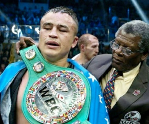 Former WBC Silver champ Kudratillo Abdukakhorov signs with Sampson Boxing